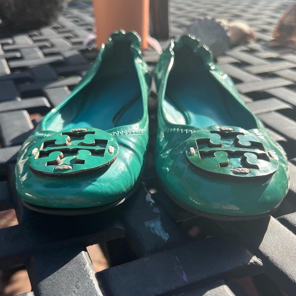 Tory Burch Women's Patent Leather Teal Ballet Flats Sz 7.5 Quiet Luxury Preppy